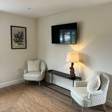 Newditch Farm - Brs Airport * Bristol