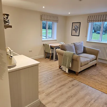 Newditch Farm - Brs Airport * Bristol