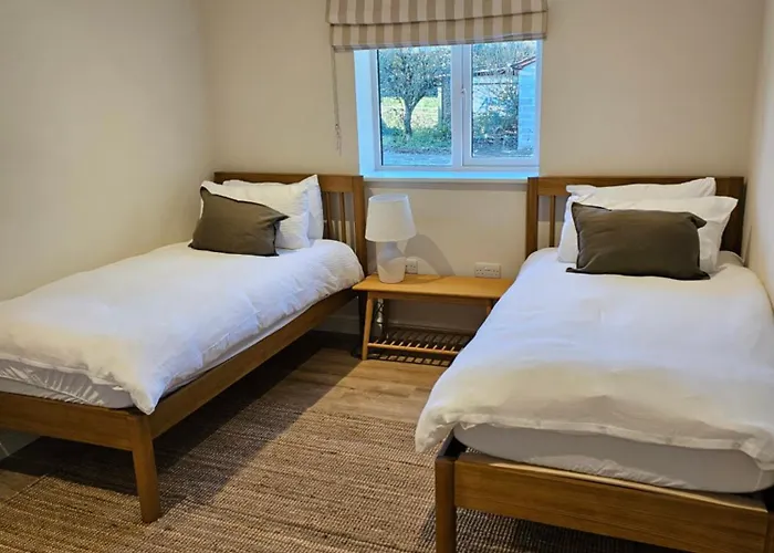 Newditch Farm - Brs Airport * Bristol