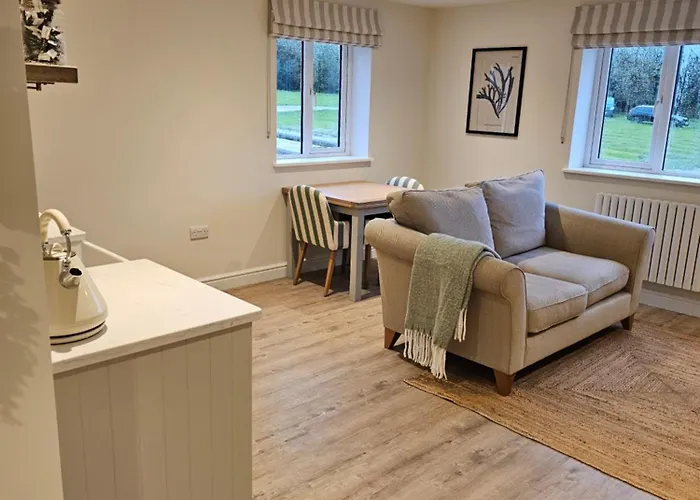 Newditch Farm - Brs Airport * Bristol